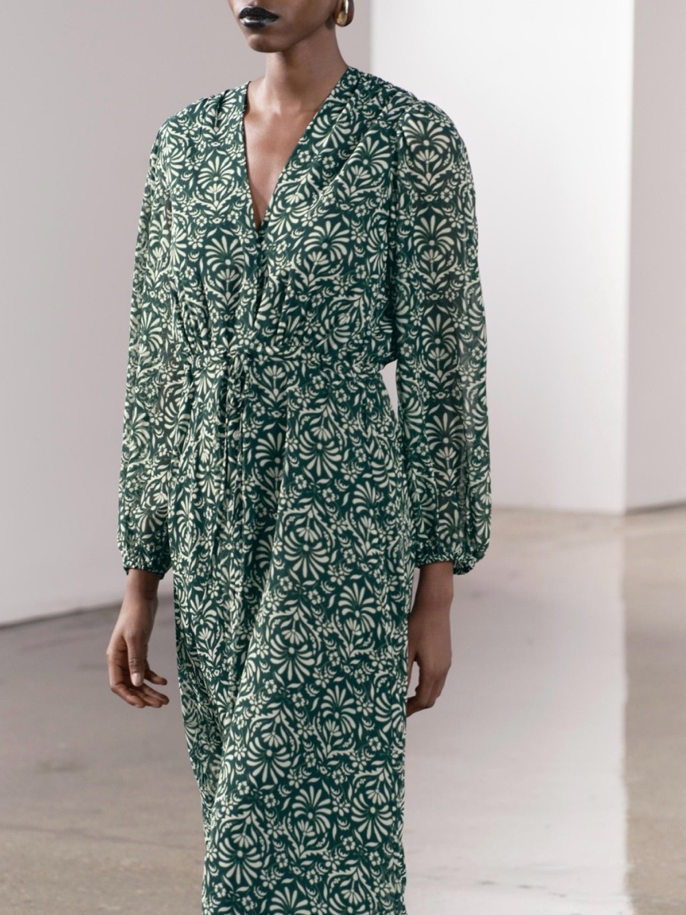 Zara Green and Cream Long Sleeve Patterned Midi Dress